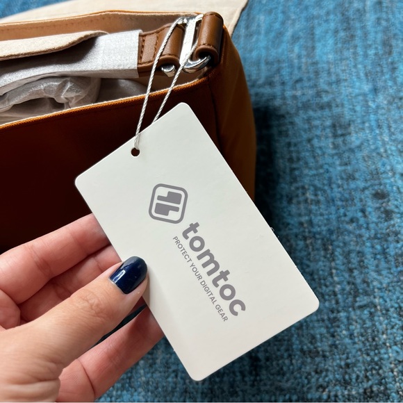 Tomtoc Versatile Switch Daily Crossbody Bag in Orange - Picture 6 of 7